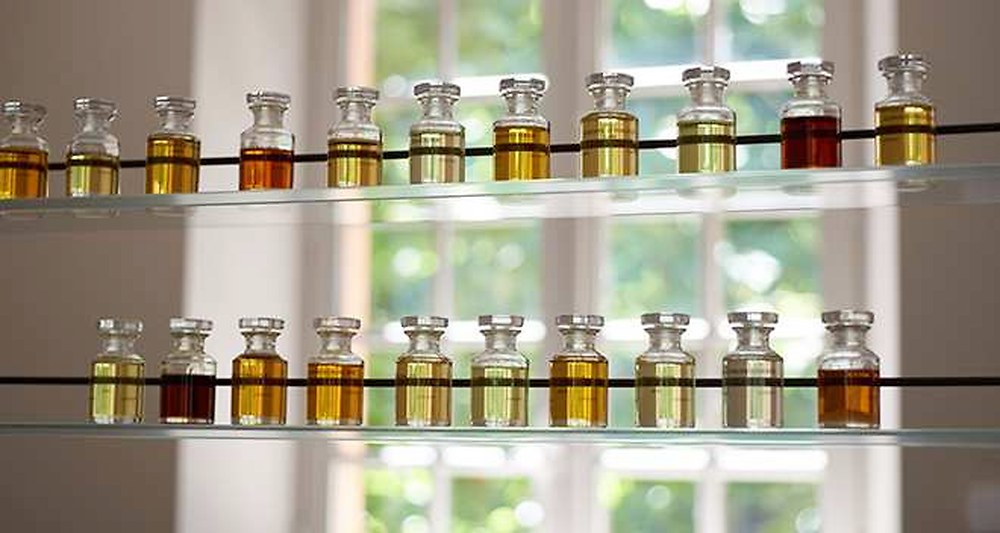 2039124_parfumerie-le-naturel-redonne-des-couleurs-a-grasse-web-0211443007392_1000x533