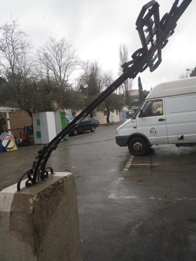Acte de vandalisme sur la Croix de Mission du Plan de Grasse 01