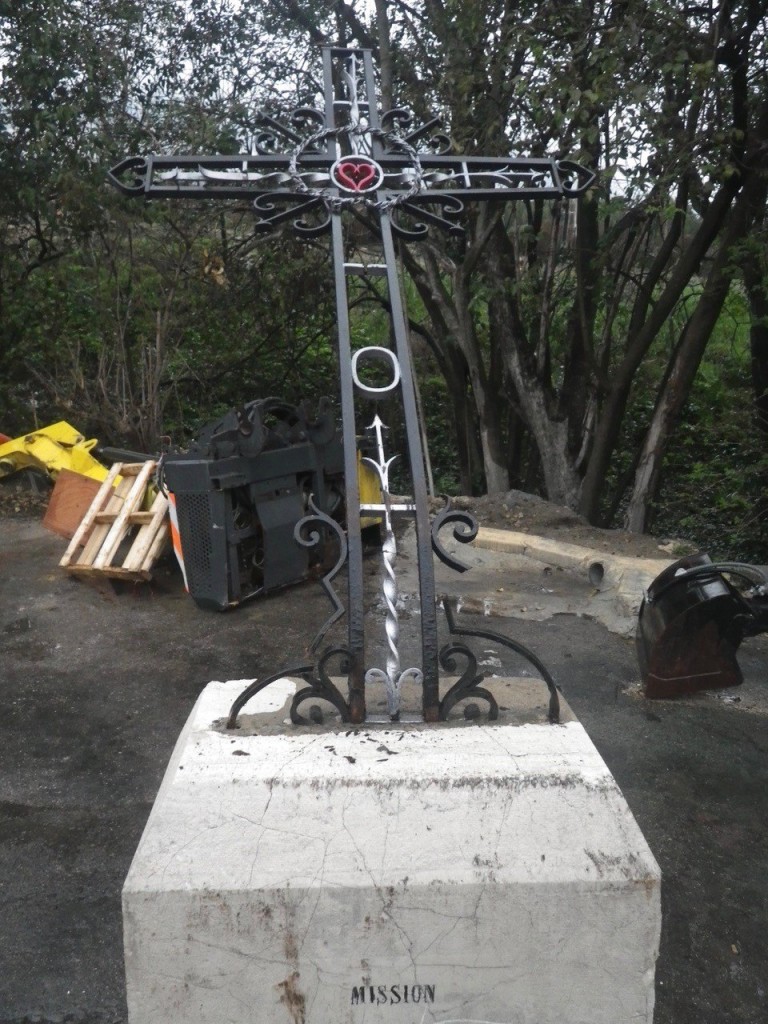 Acte de vandalisme sur la Croix de Mission du Plan de Grasse 03